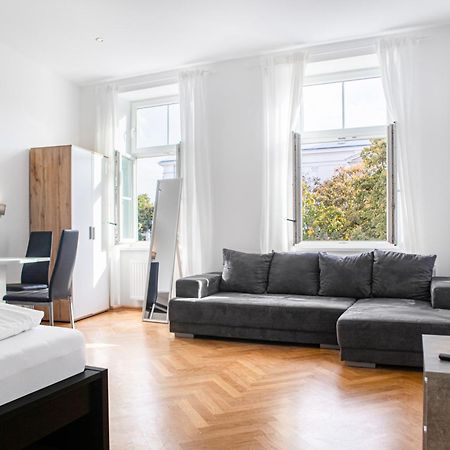 Superb 7Br Shared Apartment- Near Hauptbahnhof Wina Bagian luar foto