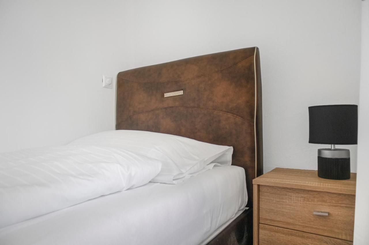 Superb 7Br Shared Apartment- Near Hauptbahnhof Wina Bagian luar foto