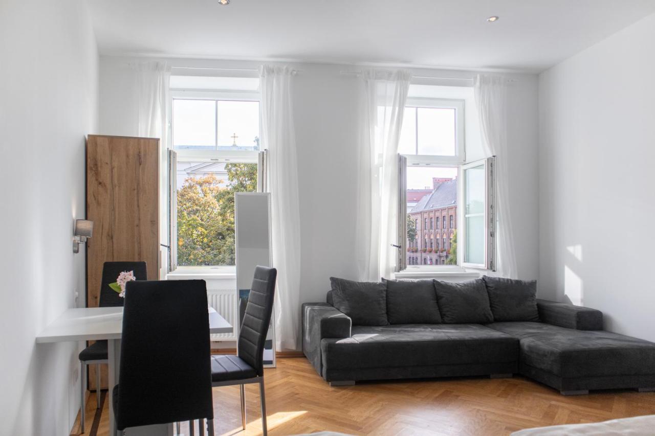 Superb 7Br Shared Apartment- Near Hauptbahnhof Wina Bagian luar foto
