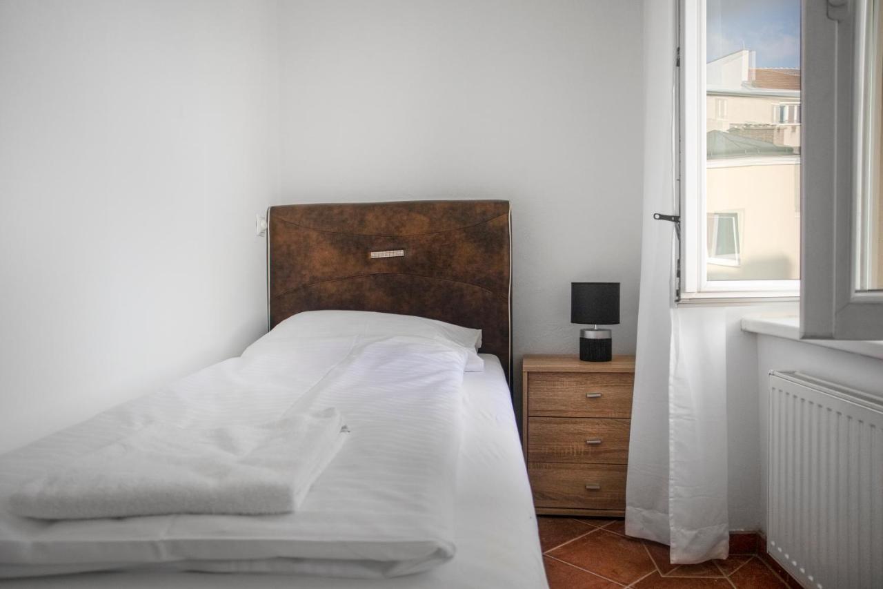 Superb 7Br Shared Apartment- Near Hauptbahnhof Wina Bagian luar foto