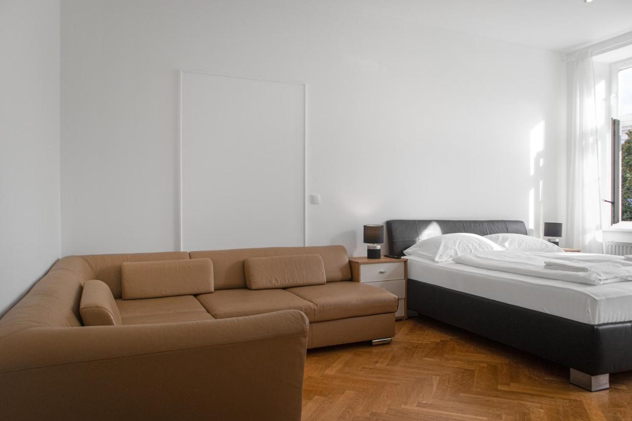 Superb 7Br Shared Apartment- Near Hauptbahnhof Wina Bagian luar foto