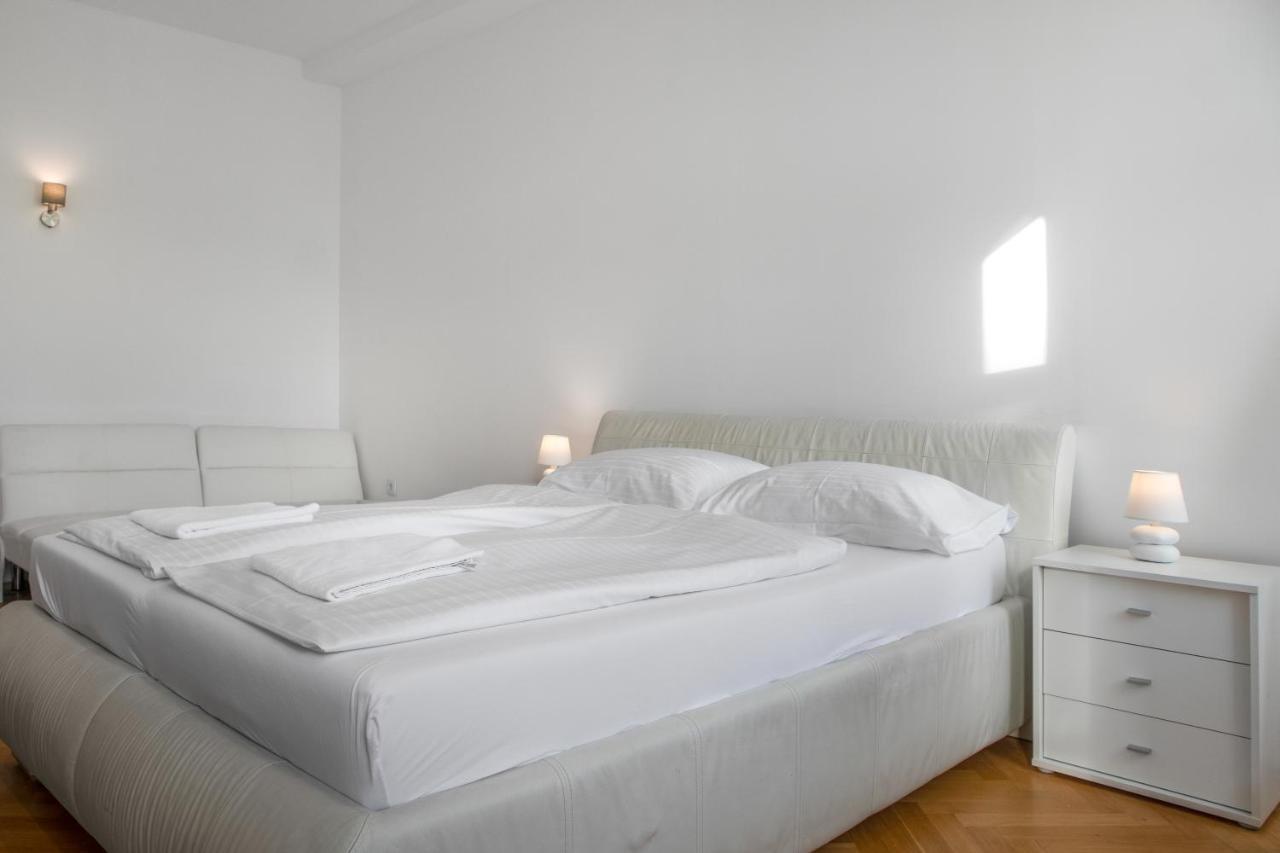 Superb 7Br Shared Apartment- Near Hauptbahnhof Wina Bagian luar foto