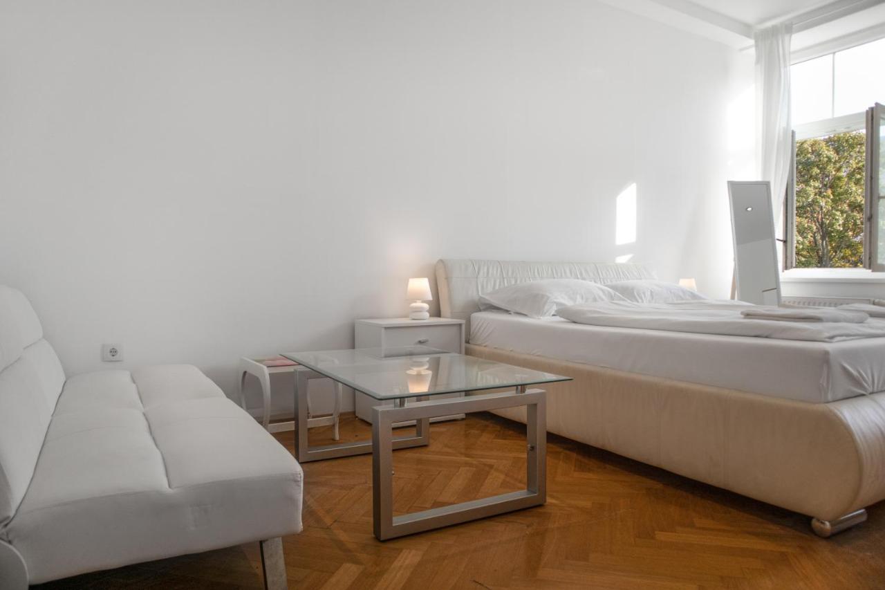 Superb 7Br Shared Apartment- Near Hauptbahnhof Wina Bagian luar foto