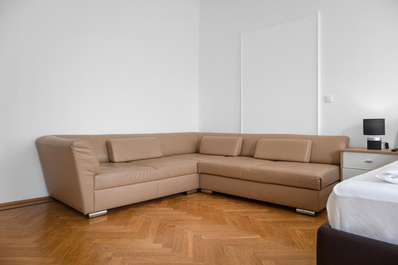 Superb 7Br Shared Apartment- Near Hauptbahnhof Wina Bagian luar foto
