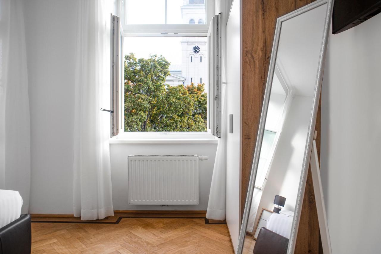 Superb 7Br Shared Apartment- Near Hauptbahnhof Wina Bagian luar foto
