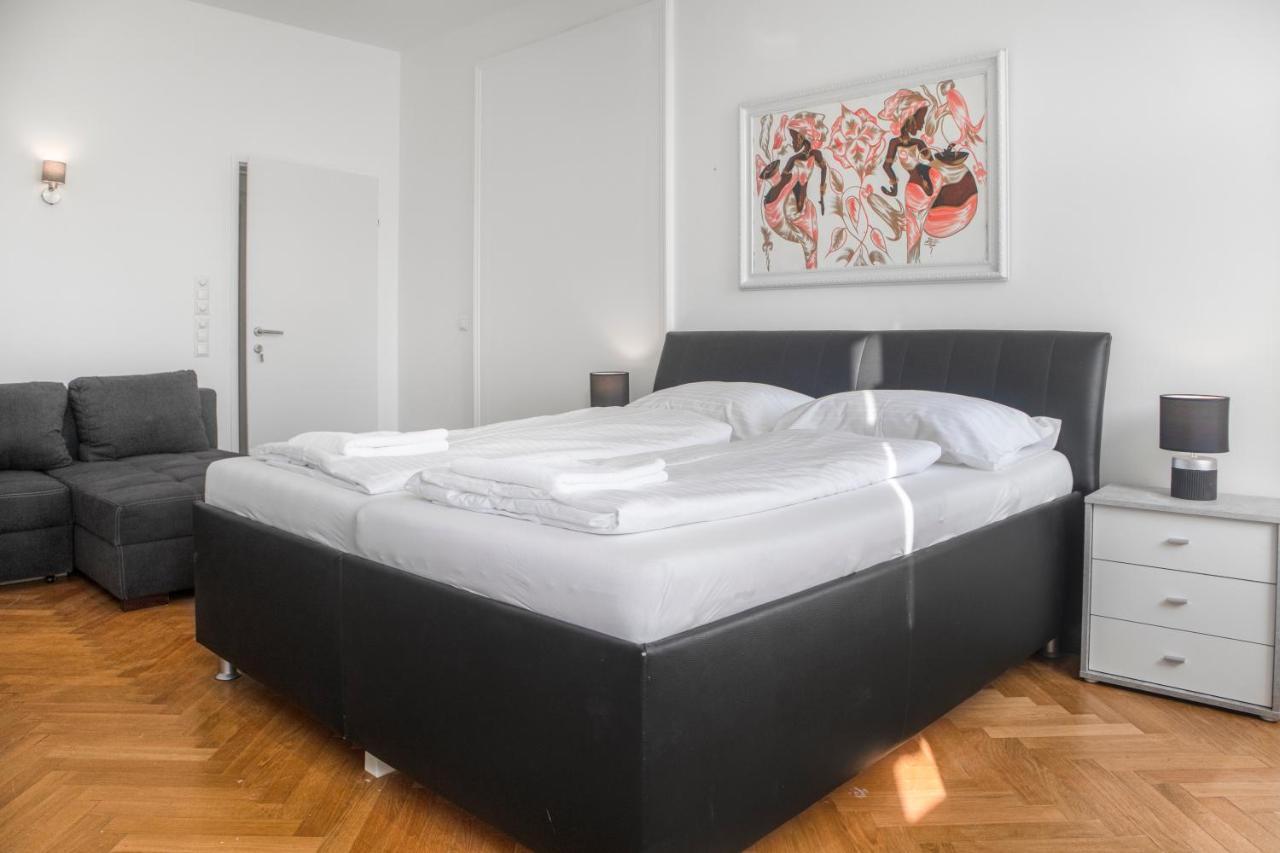 Superb 7Br Shared Apartment- Near Hauptbahnhof Wina Bagian luar foto